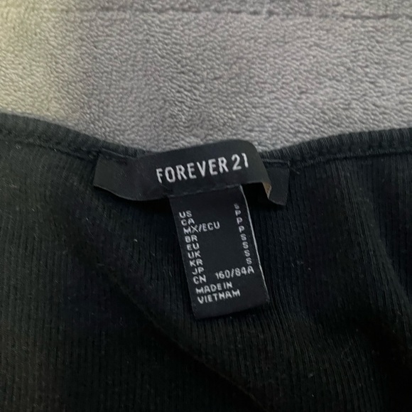 Black button up crop top - Picture 2 of 3